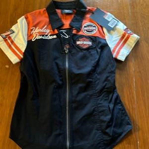 NWT ladies HD logo short sleeve fitted zip up shirt.